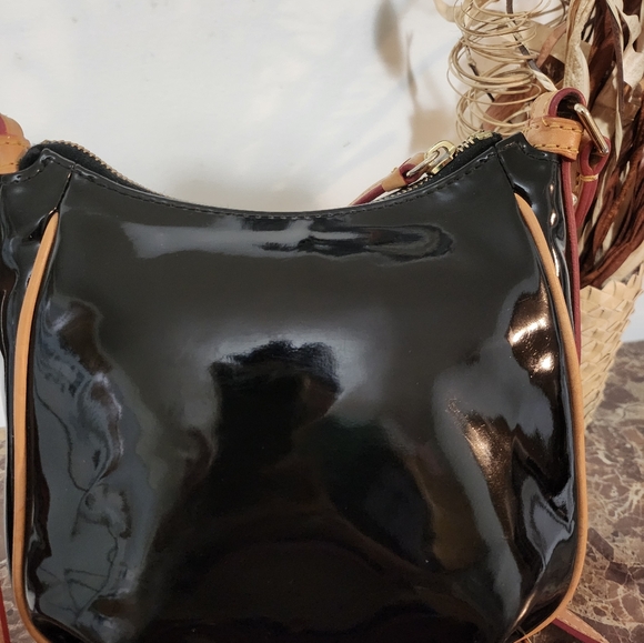 Dooney & Bourke Patent Leather Crossbody Bag EUC - Picture 11 of 16